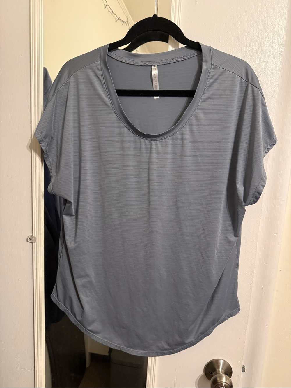 Fabletics Light Gray Scoop Neck Short Sleeve Active Tee